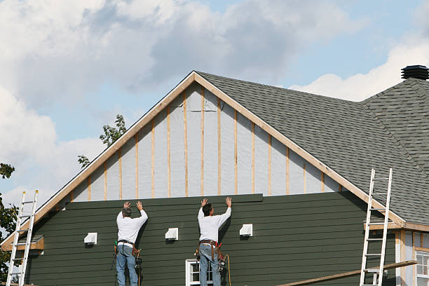Professional Vinyl Siding technician working in Creston, OH